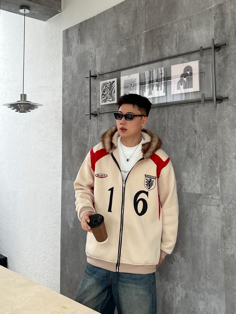 Minimal leather sneakers